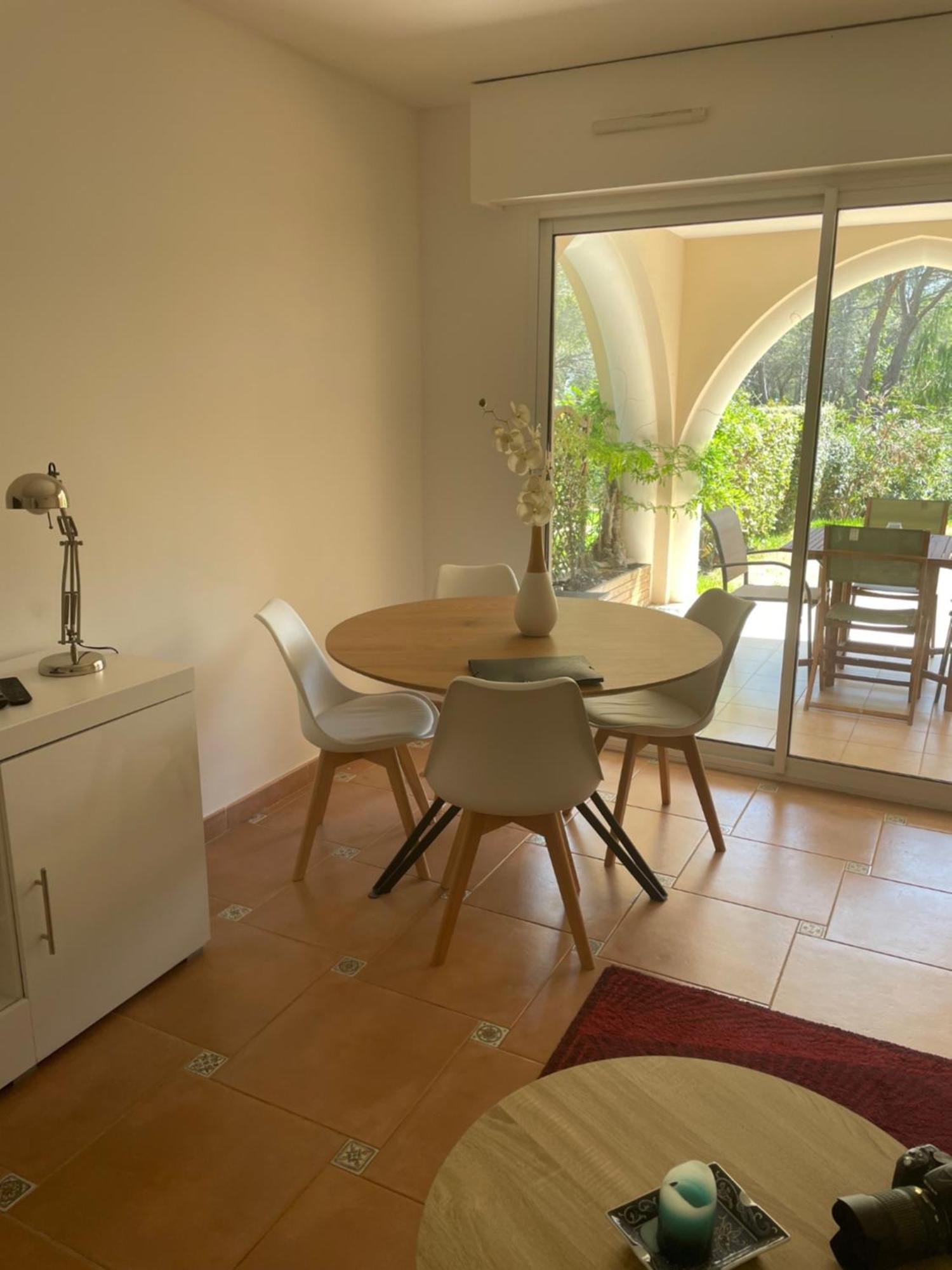 2 Pieces Saint Raphael Renove, Classe 4 Etoiles, 100 M Plages, Piscine, Tennis, Parc, Terrasse, Jardin Privatif מראה חיצוני תמונה