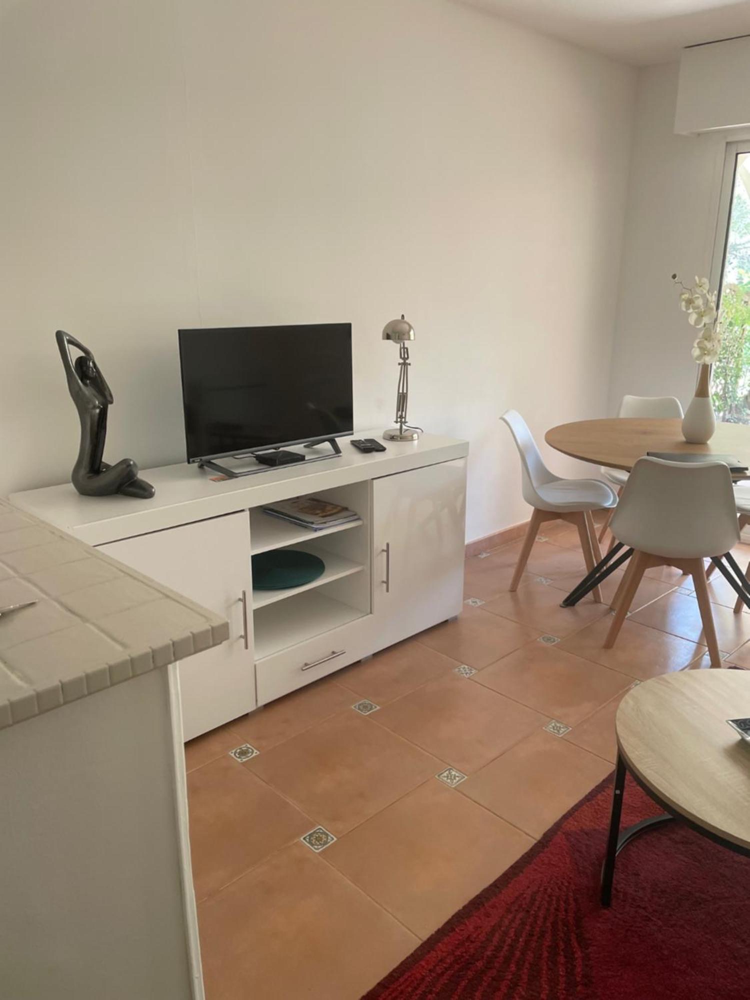 2 Pieces Saint Raphael Renove, Classe 4 Etoiles, 100 M Plages, Piscine, Tennis, Parc, Terrasse, Jardin Privatif מראה חיצוני תמונה