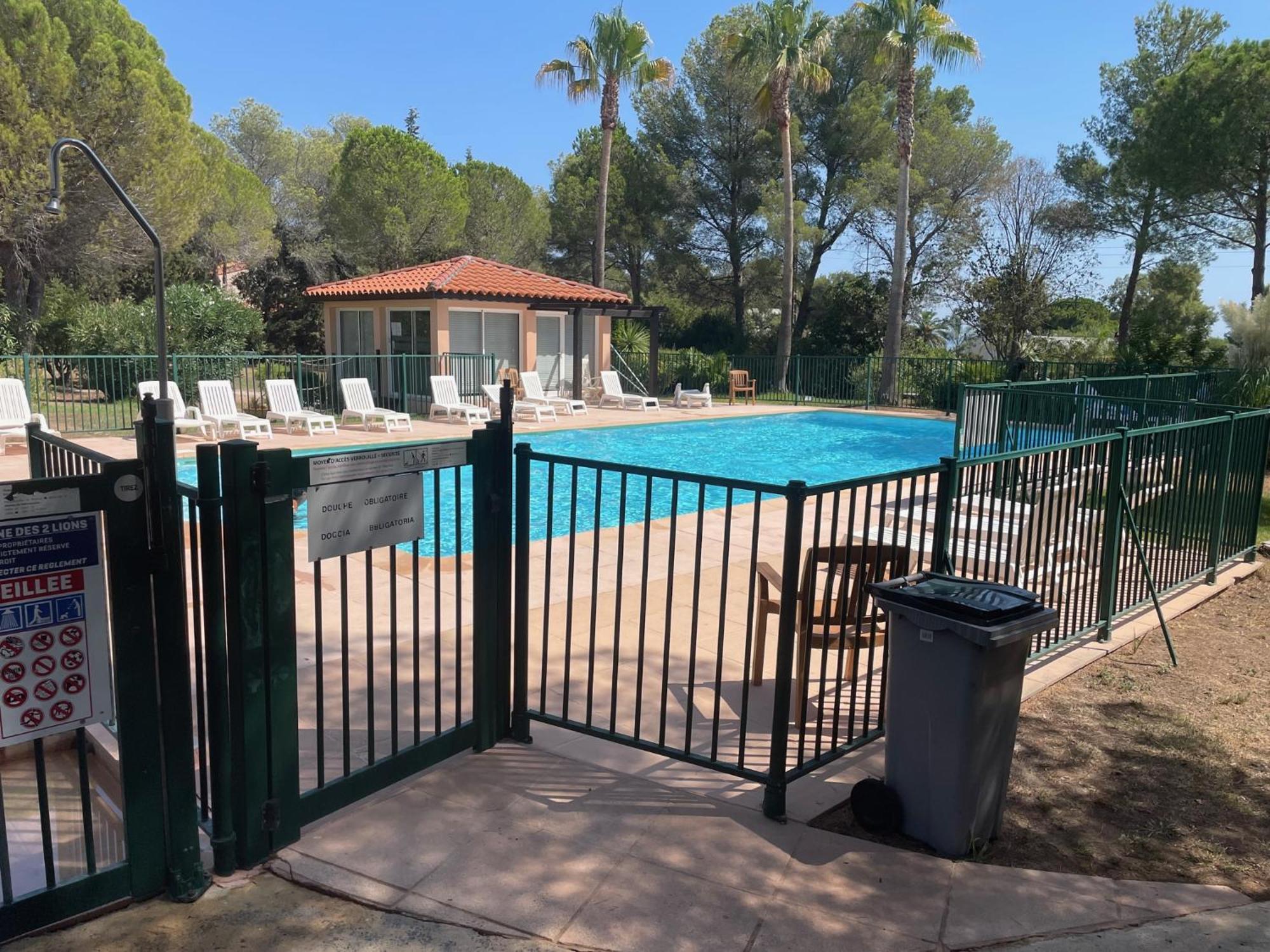 2 Pieces Saint Raphael Renove, Classe 4 Etoiles, 100 M Plages, Piscine, Tennis, Parc, Terrasse, Jardin Privatif מראה חיצוני תמונה