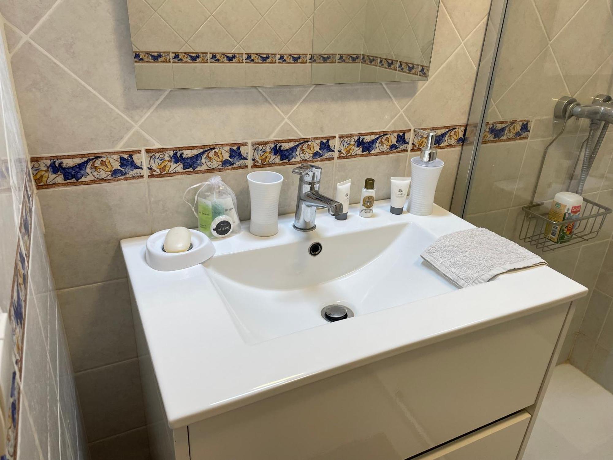 2 Pieces Saint Raphael Renove, Classe 4 Etoiles, 100 M Plages, Piscine, Tennis, Parc, Terrasse, Jardin Privatif מראה חיצוני תמונה